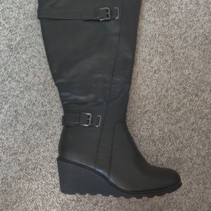 Cloud walkers  Brand New in Box WIDE CALF